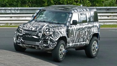 Land Rover Defender V8: nuova versione nei test al Nurburgring