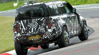 Nuova Land Rover al Nurburgring: che sia la Defender Dakar D7X-R stradale?