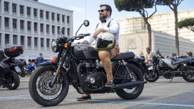 Triumph Bonneville T120 Black 2026, qualcuno ha detto DGR?