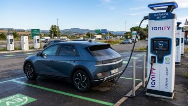 Ricarica auto elettrica (AI)