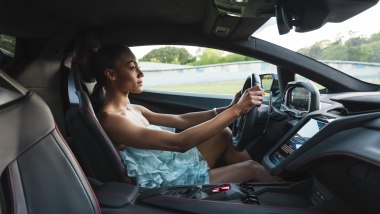 Larissa Iapichino al volante della Lamborghini Temerario