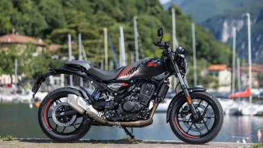 Royal Enfield Guerrilla 450 Apex, una delle due colorazioni disponibili