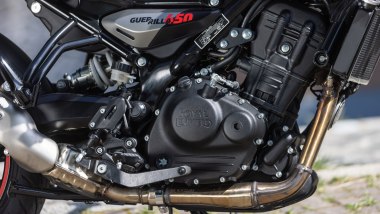 Royal Enfield Guerrilla 450 Apex, il motore &egrave; lo stesso della standard