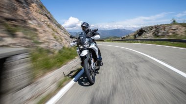 CFMoto 1000 MT-X, il riparo aerodinamico è adeguato alla tipologia di moto