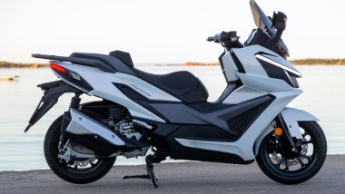 SYM Cruisym 400 2026, vista laterale