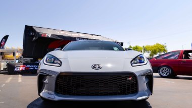 Toyota GR86 2027 grigio Thunder, il frontale