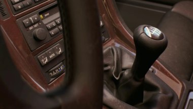 Gli interni della BMW 850 in Clutch di Maverick Games