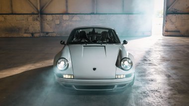 Theon Design restomod Porsche 964, il frontale