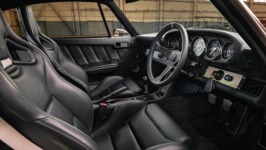 Theon Design restomod Porsche 964, l'interno
