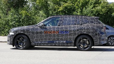 BMW iX5, vista laterale