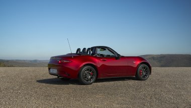 Nuova Mazda MX-5 2027, le novit&agrave;