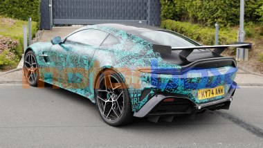 Aston Martin Vantage RS, l'alettone sembra provvisorio