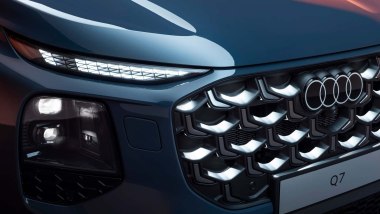 Le luci anteriori della nuova Audi Q7