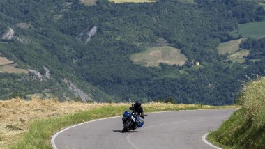 BMW R 1300 R non rinuncia al piacere di qualche bel viaggio