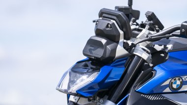 BMW R 1300 R, davanti c'è anche il radar