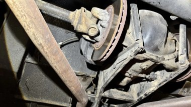 Aston Martin Lagonda, il differenziae e i freni posteriori entrobordo