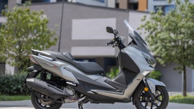 SYM Joymax Z 300 E5+ 2026, vista laterale