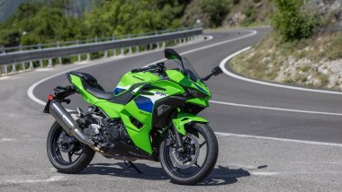 Kawasaki Ninja 500: vista laterale