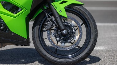 Kawasaki Ninja 500: la componentistica semplice non risulta troppo limitante nella guida sportiva