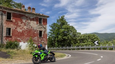 Kawasaki Ninja 500: in Val Trebbia a seminare sportive di cilindrata superiore