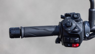 Yamaha MT-09 Y-AMT, i paddle sono posizionati bene, facili da azionare