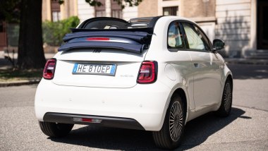 Fiat 500 Hybrid Dolcevita cabrio, vista posteriore