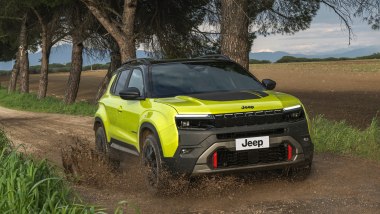 Al volante della nuova Jeep Avenger 4xe 2026