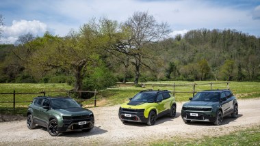 Jeep Avenger 2026: 85&deg; anniversario, 4xe e Hybrid