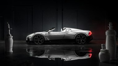 Bugatti W16 Mistral Blanc &Eacute;ternel, vista laterale
