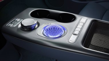 Genesis GV60, tunnel centrale