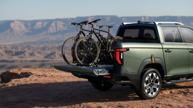 KGM Rexton Sports XL, il cassone con la ribaltina aperta