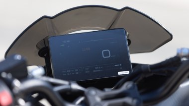 Zontes 125X, dettaglio dello strumento TFT
