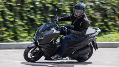 Zontes 125X, in piega scende sveltissimo ma preciso