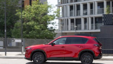 Mazda CX-5 2025 Homura 2.5 e-Skyactiv G, vista di profilo