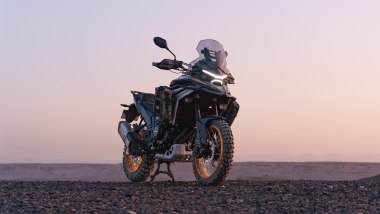 Kove 625X Pro, nel ricchissimo allestimento la fanaleria full LED e il cavalletto centrale