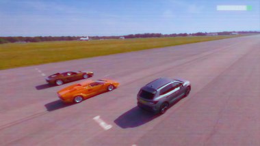 Drag race tra le supercar anni 80 e la Skoda Elroq