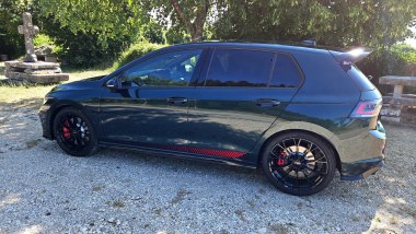 Volkswagen Golf GTI Edition 50, vista di profilo