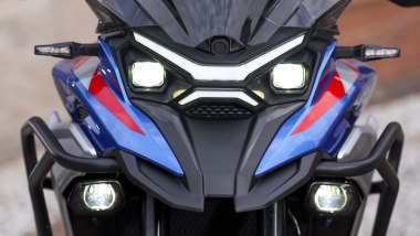 Kove 625X Pro, tubolari di protezione e faretti fendinebbia sono di serie