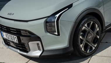 Nuova Kia Xceed 1.6 DCT 2027, luci anteriori