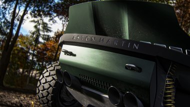 Aston Martin Dreadnought, i tubi di scarico del V12