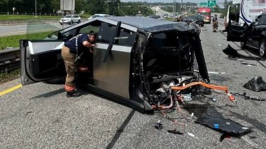 Tesla Cybertruck si spezza in due in un incidente, ma non prende fuoco