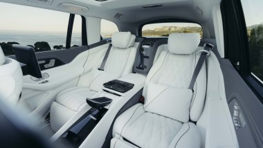 Mercedes Maybach GLS 680, sedili posteriori con funzione chaise longue