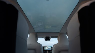 Volvo EX60 2027, il tetto panoramico LCD