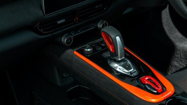 Lotus Emira 420 Sport, leva del cambio DCT a 8 rapporti
