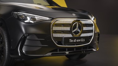 Nuova Mercedes GLA 2027 Electric, la griglia illuminata