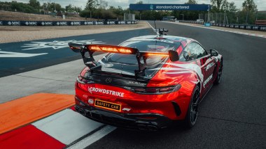 Nuova safety car Mercedes-AMG GT 63 Pro 4Matic+, le luci integrate nell'ala