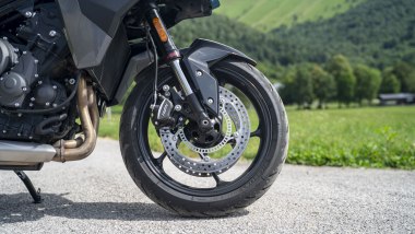 Triumph Tiger Sport 660 2026, nessuna novit&agrave; per la ciclistica