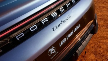 Porsche 911 Turbo S Land Down Under, il messaggio nascosto