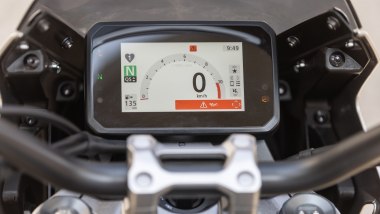 Honda CB1000F 2026: la strumentazione &egrave; completa e facile, ma non perfettamente allineata allo stile della moto