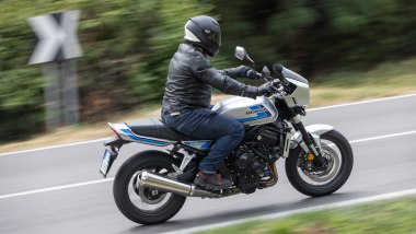 Honda CB1000F 2026: la posizione di guida rialzata rende la moto pi&ugrave; versatile